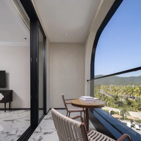Kexin Kejia·Aura Wild Luxury Design Bed and Breakfast (Sanya Yalong Bay Branch)