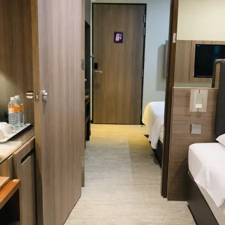 Amrise Hotel Kitchener Отели рядом с достопримечательностью «Торговый центр Mustafa»