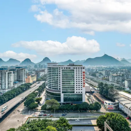 Qiyue Audio-Visual Hotel (Guilin Railway Station Two Rivers and Four Lakes)