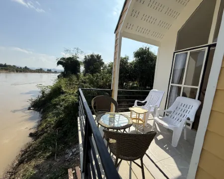 Nicha villa riverfront Thaton Hotels in Mae Ai