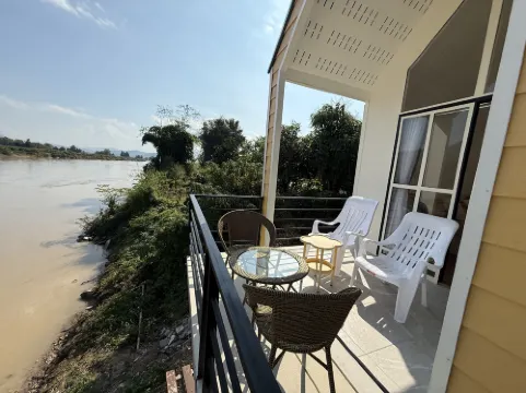 Nicha villa riverfront Thaton