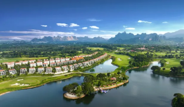 ウィンダム スカイ レイク リゾート アンド ヴィラズ Chùa Trùng Quang周辺のホテル