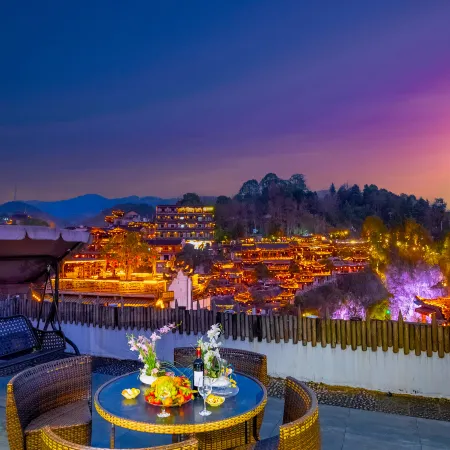 Furong Town Twelve City Waterfall Shangxianfu Building Inn (Furong Town Waterfall Branch)