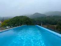 GULUXURY HOTEL - Rooftop Pools
