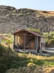 House by the River - 3 stelle