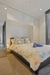 EQ Tower Ultra-Modern 2BR- CBD Base Mel Central - New