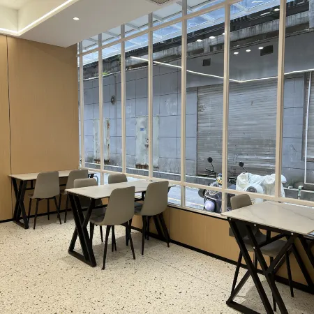 Banyan Family Hotel (Sanfang Qixiang Branch)