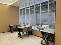 Banyan Family Hotel (Sanfang Qixiang Branch)