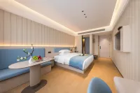 Xingcheng Hotel (Bijie Weining Caohai Railway Station)