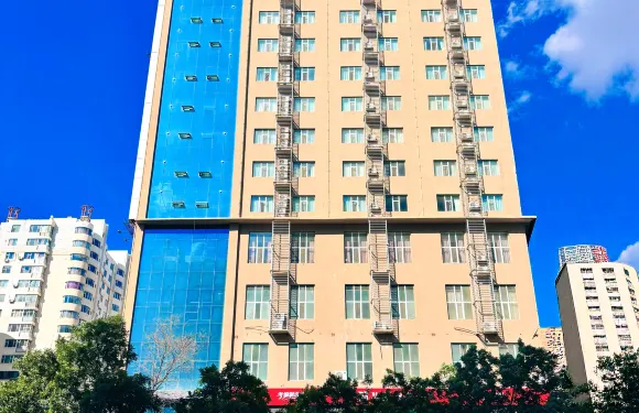 振宇酒店（巴彥淖爾站維多利摩爾城店）