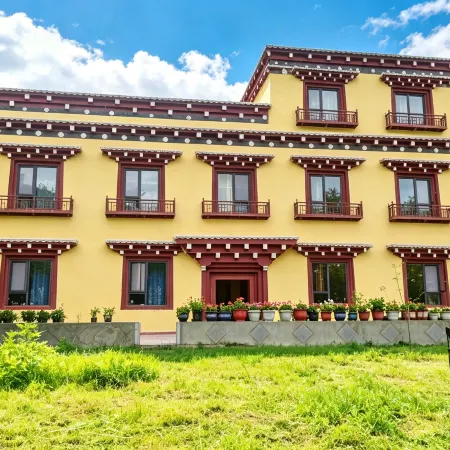 Batang Rangtu Yunju Homestay (National Highway G318)