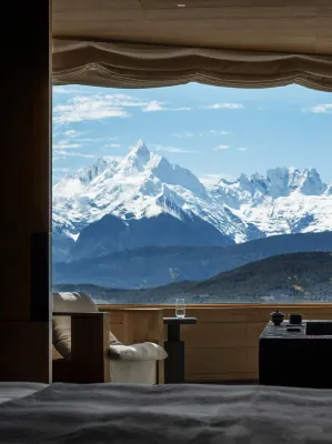 Yilu Fanhua · Jianshan | Full View 360° Snow Mountain Scenic Designer Resort Hotel - ที่มีสปา
