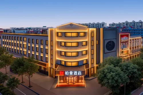 Borman Hotel (Huanghua Yingbin Avenue Branch) - parking
