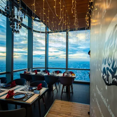 Landmark 81 Sky Suites-WW Отели рядом с достопримечательностью «Мост Тху Тхием»