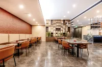 Yixuan Hotel (Kaifeng Drum Tower Square) - Airport Shuttle