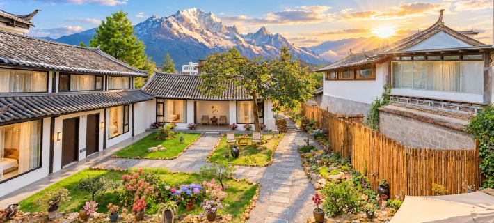 Shiyushi · AstralSnow Skydeck | Golden‑Glow Snow‑View Designer Stay (Baisha Ancient Town) โรงแรมในหยูหลง