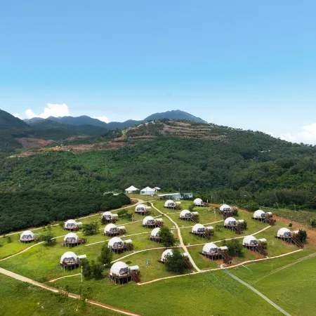 18° North Latitude Tent Hotel (Wanning Riyue Bay)