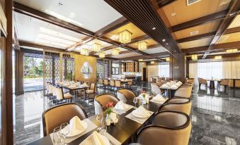 Howard Johnson Lake Serenity hot springs hotel Xichang