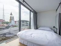 Lost Inn BKK Hotel berhampiran Jeti Thewej