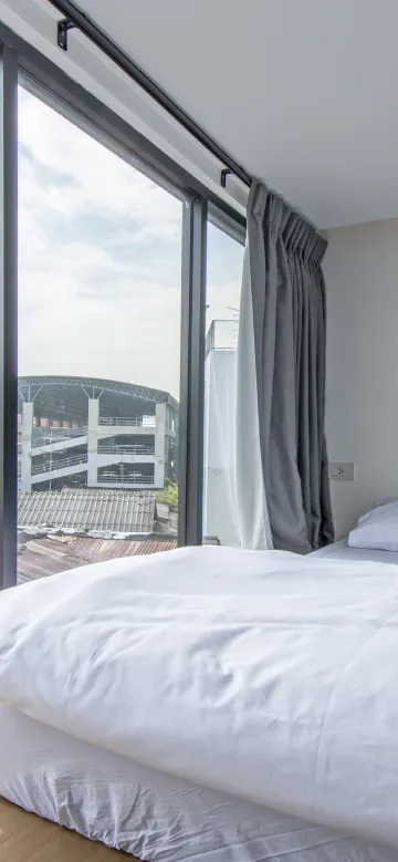 เตียงในห้องพักรวมชายหญิง 4 เตียง