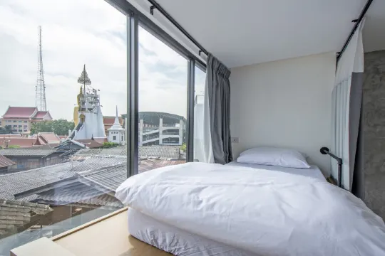 เตียงในห้องพักรวมชายหญิง 4 เตียง