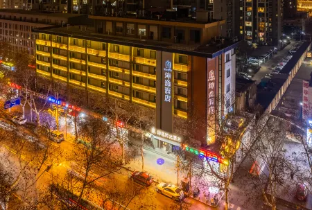 Yiyi Time Hotel (Xi'an Railway Station North Square Anyuanmen Subway Station)