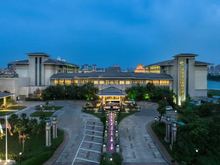 New Century Hotel Kaifeng Отели рядом с достопримечательностью «Xiao Song City»