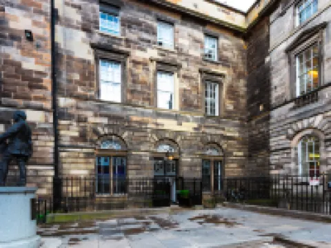 Code Pod – the Court - Edinburgh Hotels near National Museum of Scotland