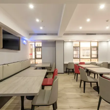 Borrman Hotel (Zhanjiang Yingzhan Plaza Chikan Republic Style Street)