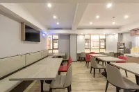 Borrman Hotel (Zhanjiang Yingzhan Plaza Chikan Republic Style Street) - sarapan