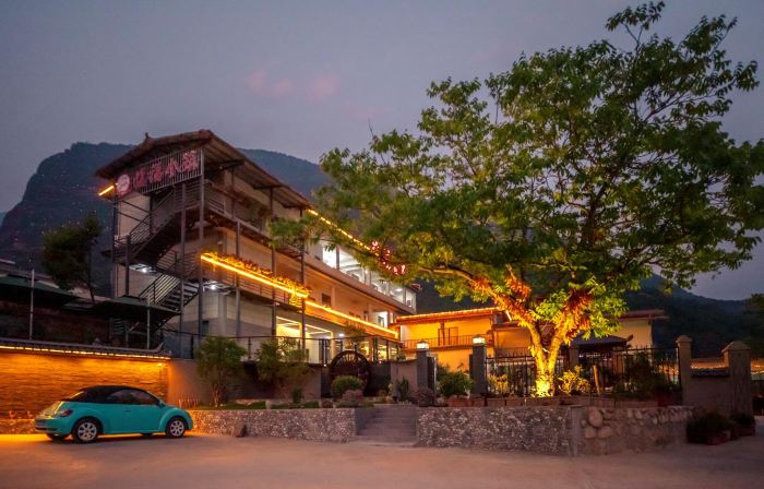 臨福小築温泉県中国式旅館（石門関景区）