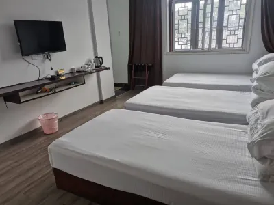 Fenghuang Qingyun Elegant Residence Chinese Inn