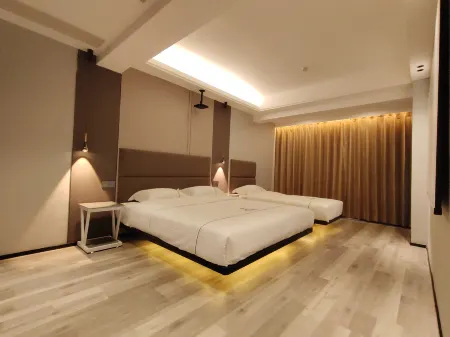 Yaji Modern Hotel (High-tech Wanda Plaza Polytechnic University) Отели рядом с достопримечательностью «Department of Engineering Mechanics Dalian University of Technology»