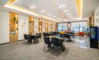 Luyating Hotel (Xiong'an New District Yonggui South Street Branch)