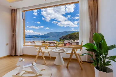 Lugu Lake Yinlu Boutique Lake Scenic Resort Hotels in Lugu Lake Goddess Concavity Cableway Station