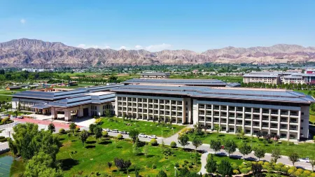 Gonghanglv Huanghe Pearl International Hotel Отели рядом с достопримечательностью «Yongjing Liujiaxia Konglong Museum»