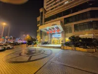 Huaxia Conifer Hotel - موقف سيارات