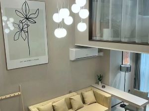 Hongshang Light Luxury Loft Apartment (Nanchang Xinli Yinhuwan Branch)