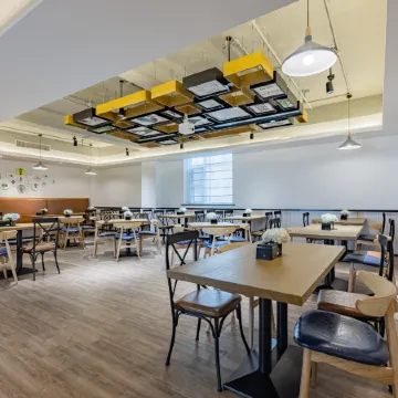 Ginza Jingsu Hotel (Jinan Lok Yuen Street, Quancheng Square, Kuanhouli Store) Отели рядом с достопримечательностью «Источник Heihu»