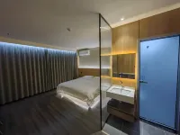 Weiting Light Luxury Theme Hotel Hotels near Danxianlaihe Park
