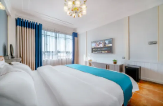 A thousand purple and red roof garden hotel (Guilin Liangjiang Sihu Scenic Area)