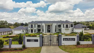 Villa Tasha Luxury Suites, Lanseria Hotels in Sterkfontein DMA