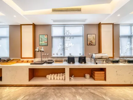 Magnotel Hotel (Shanghai Fengxian Xin Siping Gong Road) Отели рядом с достопримечательностью «Shanghai Technical Institute of Electronics & Information»