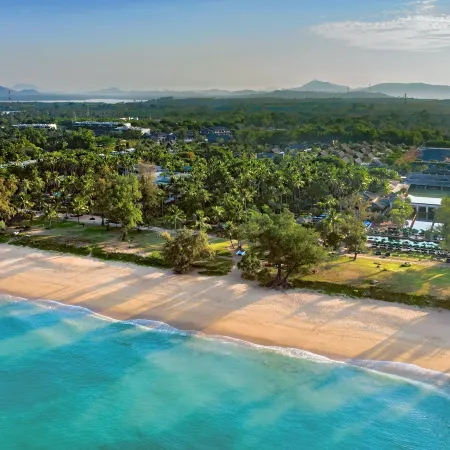 JW Marriott Phuket Resort & Spa Отели рядом с достопримечательностью «Пляж Сай-Кео»
