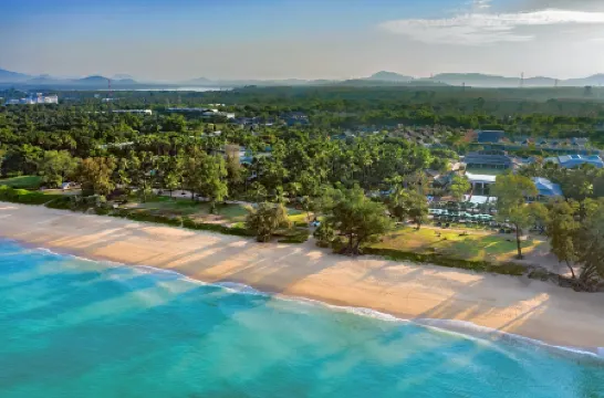 JW Marriott Phuket Resort & Spa Отели рядом с достопримечательностью «Май Кхао»