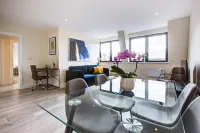 Hybrid Resi - Cheam, Sutton Near Wimbledon with Onsite Car Parking Hotels in Epsom