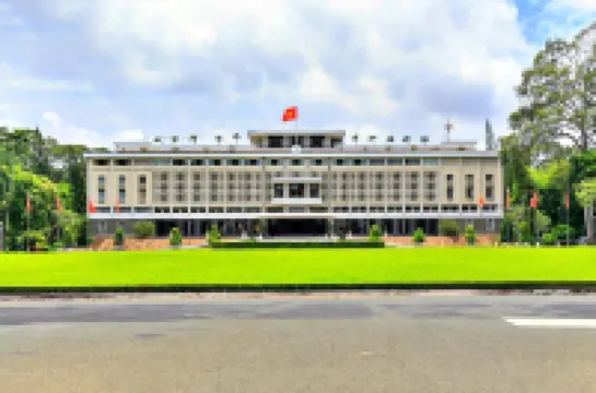 ルヴホテル ブイビエンウォーキングストリート周辺のホテル