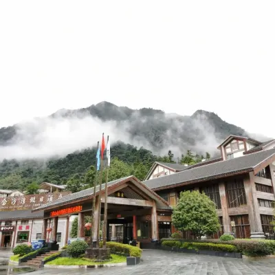 Sanqingshan Jinshawan Holiday Inn (East Jinsha Cableway) Hotels near Yulingguan Sceneic Area