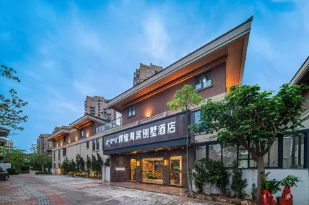 Lux Cabins Brilliant Villa Hotel (Dongshan Jinluwan Seaside Plaza) Отели рядом с достопримечательностью «Madiye Temple, Sufeng Mountain»