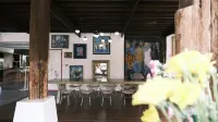 Luxury Thai Lanna house and Farm stay Chiangmai فنادق في سارافي